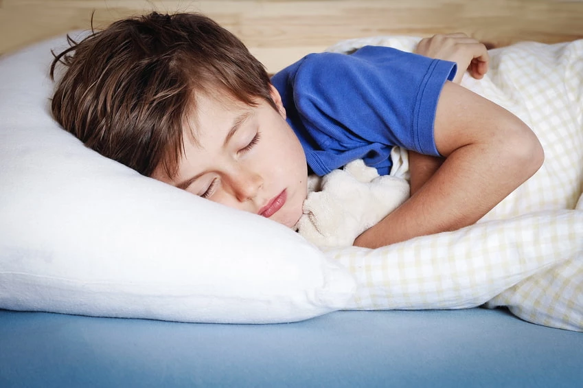 Comment aider les enfants à arrêter de faire pipi au lit ?