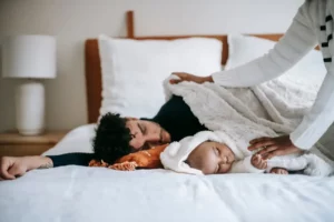 Noura Hincker, thérapeute de couple à Strasbourg, accompagnement des jeunes parents à Lingolsheim